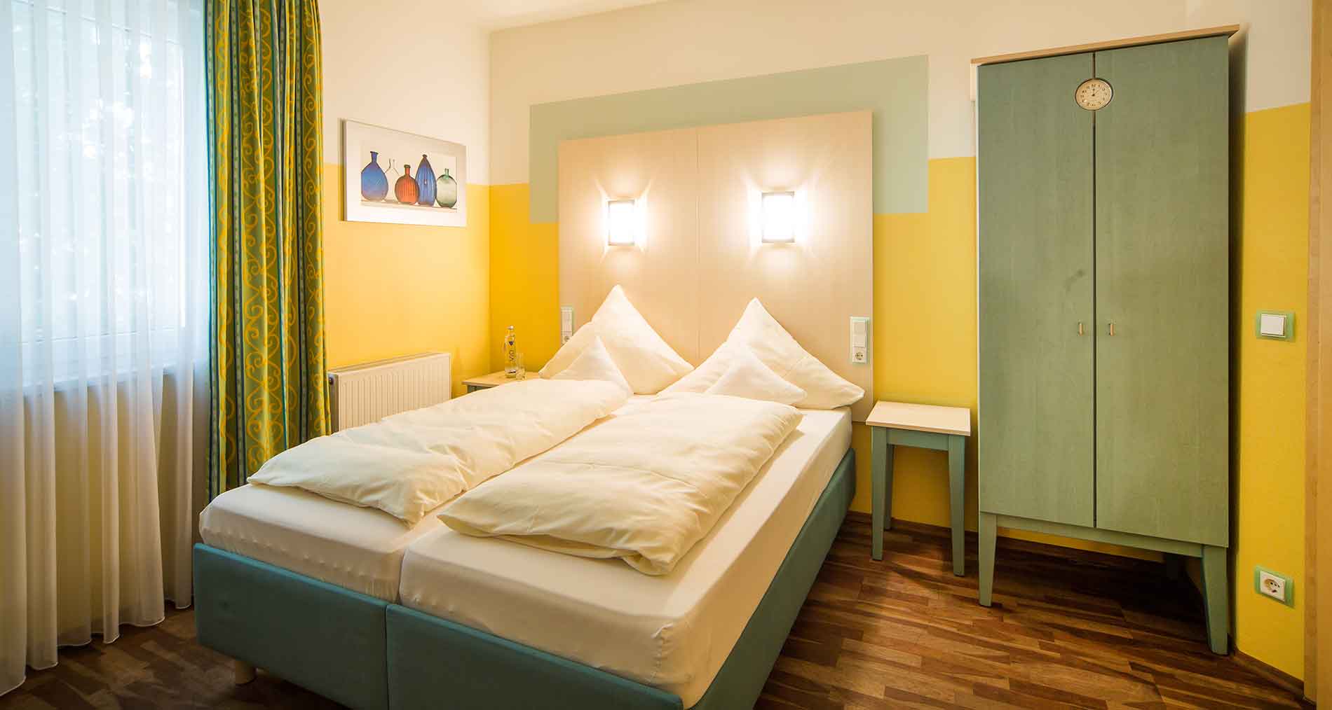 Ambient Hotel Fürth rollstuhlgerechtes Hotelzimmer