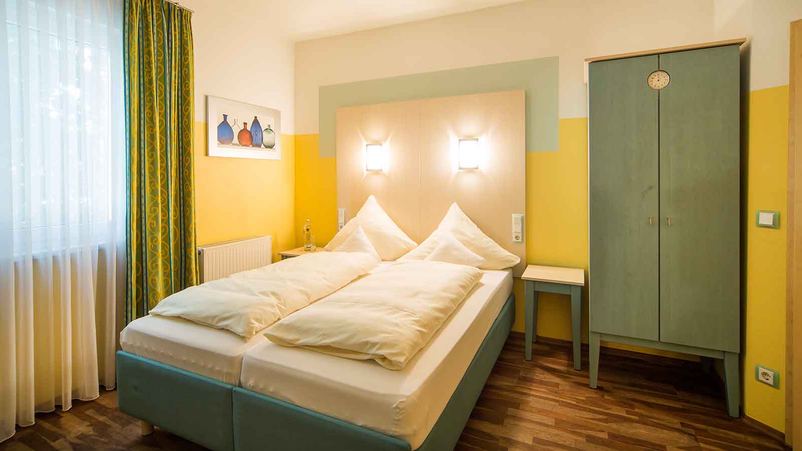 Ambient Hotel Fürth rollstuhlgerechtes Hotelzimmer